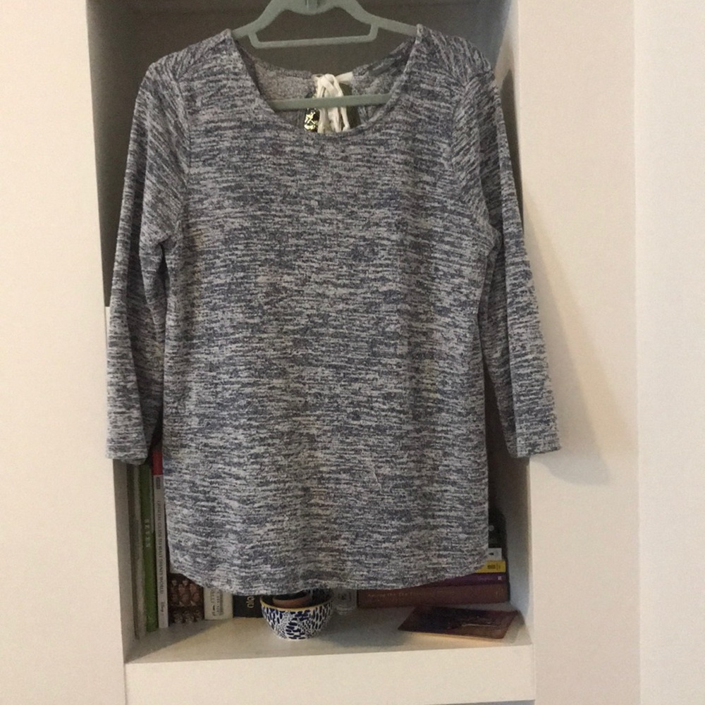 3/4 blue and white comfy shirt